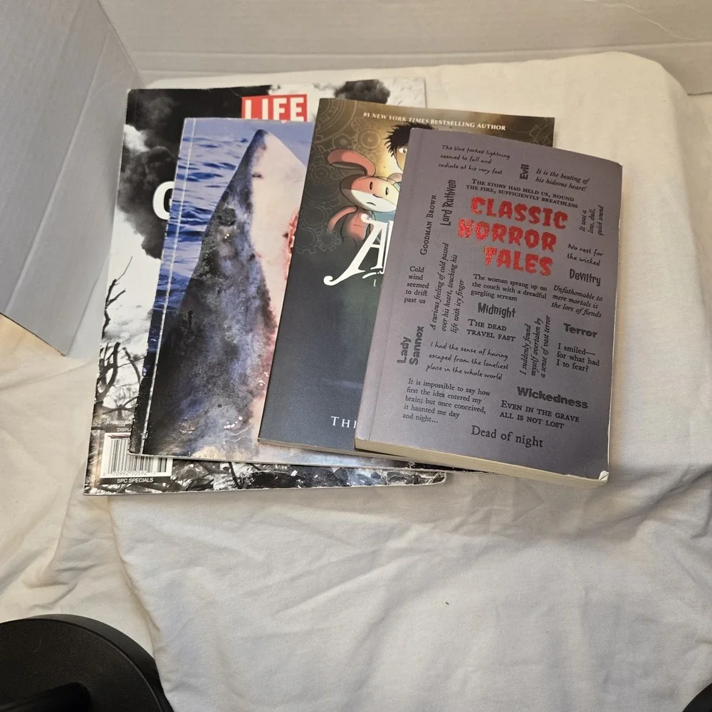 Random Book Lot- Sharks, Horror, WW2 Greatest Battles, And‎ Amulet 1